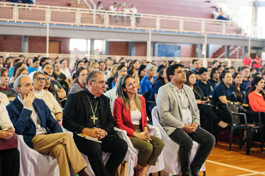 WANDA: Más de 700 docentes participaron de una jornada de capacitación con el secretario de Educación de la Nación